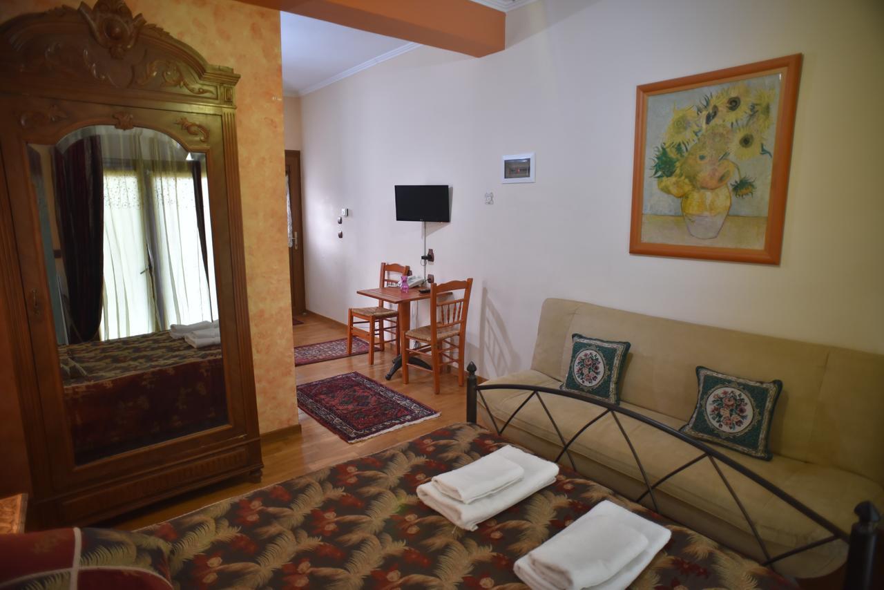 Santa Marina Guesthouse Káto Loutrákion المظهر الخارجي الصورة