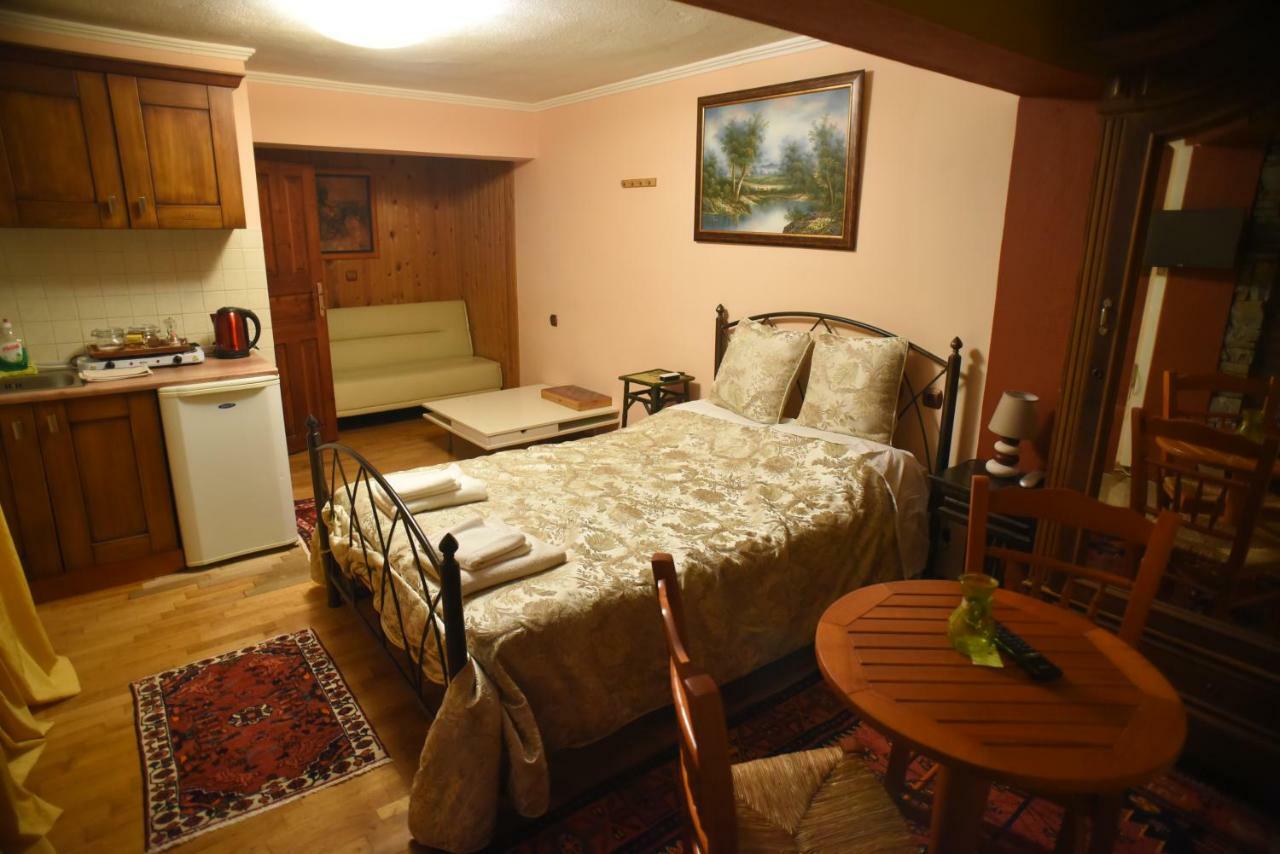 Santa Marina Guesthouse Káto Loutrákion المظهر الخارجي الصورة